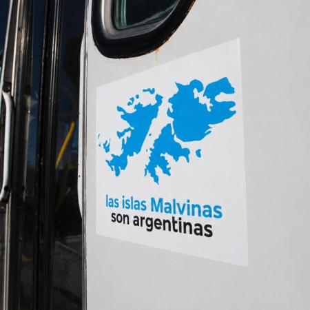 Colectivos sin insigna de Malvinas: qué explicó el gobierno de Milei y DOTA