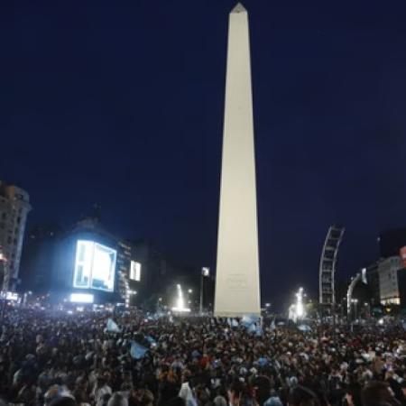 Una multitud celebra el histórico pase de Argentina a la final del Mundial