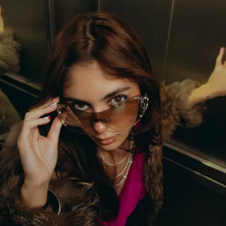 Rocío Camani anticipa una historia de ruptura y renacimiento en dos videoclips