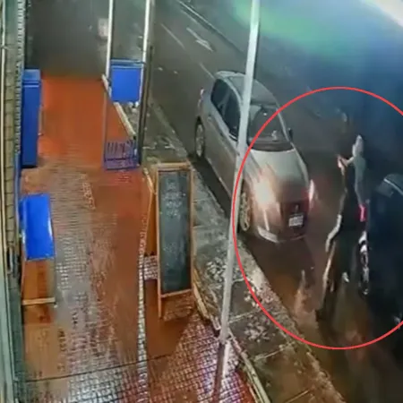 Intentaron asaltar a un policía frente a su familia y uno de los delincuentes terminó muerto