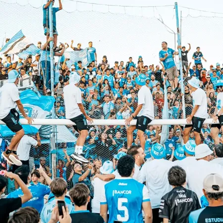 Escándalo en Estudiantes de Río Cuarto por un reclamo de los jugadores del ascenso