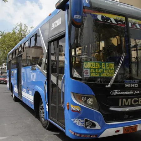 Ecuador sube 25% los pasajes y traslada costos al transporte regional