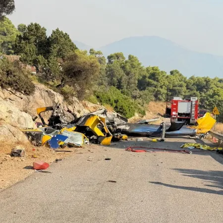 Tragedia en Grecia: chocaron dos helicópteros durante un feroz incendio