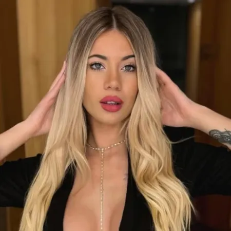 Quién es Candela Arizaga, la novia de Facundo Moyano que corre semi desnuda en plena calle