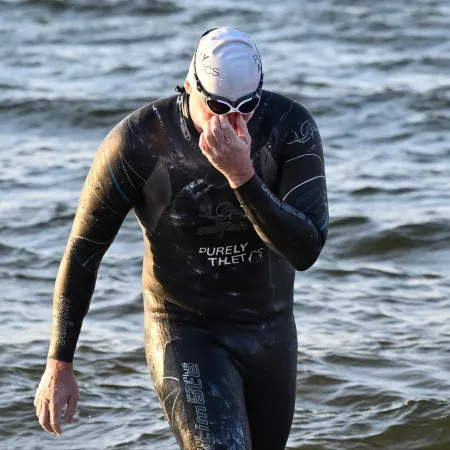 El récord y nado extremo de Bartłomiej Kubkowski: hizo 160 km de Suecia a Polonia