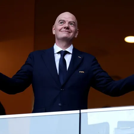 Gianni Infantino hace control de daños y convoca a la mesa chica de la FIFA