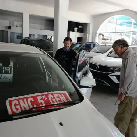"Sin crédito y sin plata, preguntan precios y se van": el drama de los autos usados