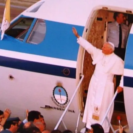 Juan Pablo II en Argentina: dos visitas marcadas por la guerra y la democracia