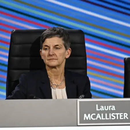 Laura McAllister y Lise Klaveness, las mujeres que se le plantan a Infantino
