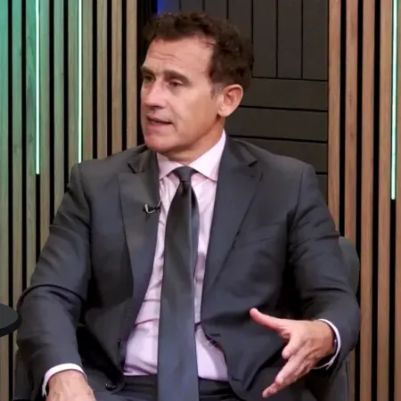 Guillermo Justo Chaves lanzó su libro y propuso una reforma constitucional