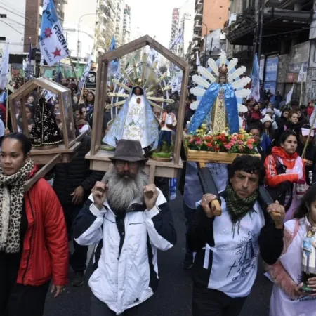 Diez años después, la marcha de San Cayetano vuelve a exigir empleo y asistencia