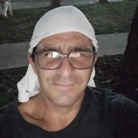 Trabajó 31 años en Granja Tres Arroyos, le faltan cuatro para jubilarse y hace changas
