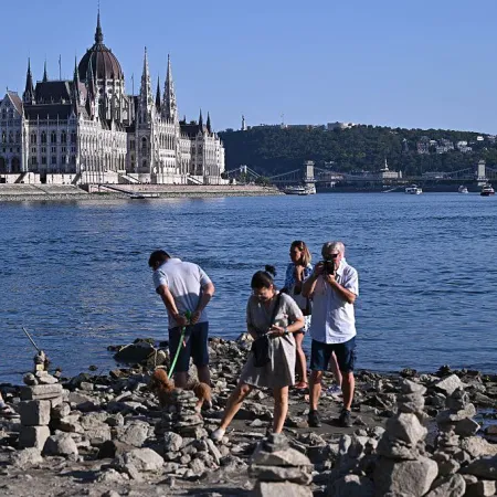Danubio en mínimos: Europa apaga monumentos para salvar centrales nucleares
