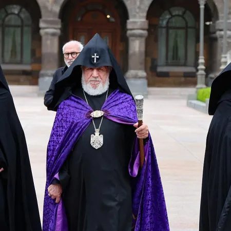 Armenia juzga al líder de su Iglesia en plena pulseada de Pashinyan con Rusia