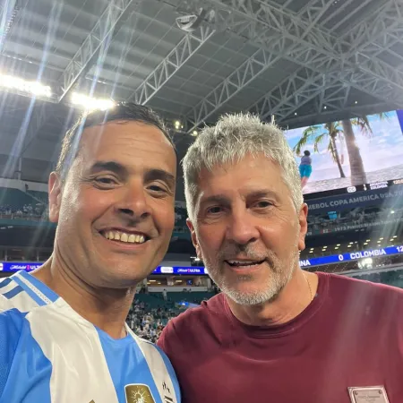 El momento en que Jorge Messi se convirtió en fotógrafo en la final de Qatar