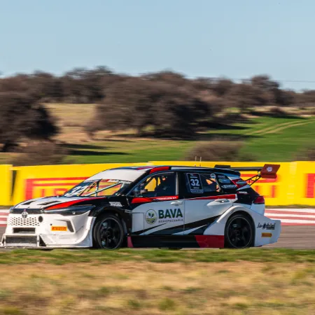 Ponce de León ganó en La Pampa y volvió a meterse en la pelea del TC2000