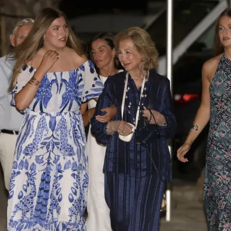 Familia Real en Mallorca: el abrazo de Leonor a Sofía que marcó la noche