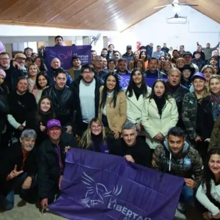 Tensión en Colón: una mujer increpó a los gritos a militantes de La Libertad Avanza