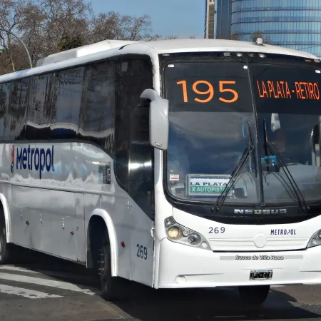 Colectivos del AMBA: el Gobierno mete mano en recorridos, frecuencias y expresos