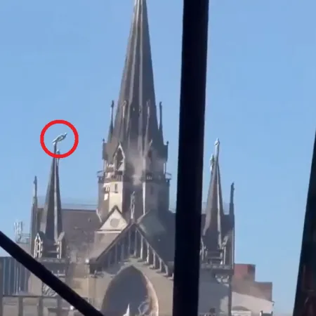 Colombia: así cayó el Cristo de la histórica Catedral de Manizales por el terremoto