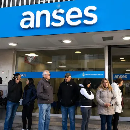 ANSES hoy: quién cobra jubilación, AUH y asignaciones este miércoles 12 de agosto