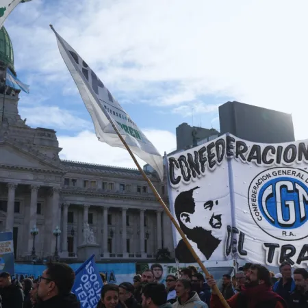 5,3 millones de personas en rojo: el impacto real del reclamo de la CGT
