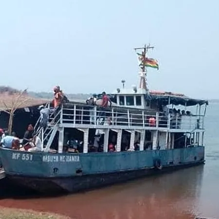 Zimbabue: el ferry quedó a 74 metros de profundidad y frenaron la búsqueda