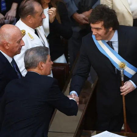 La Corte trazó una línea roja para los DNU y puso un límite al poder de los presidentes