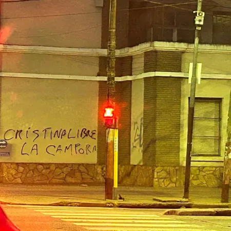 Álvarez denunció campaña sucia en Lanús: pintadas y acusaciones políticas