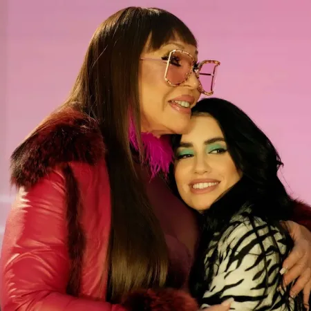 Cómo se ve la relación entre Moria Casán y Lali en la serie de Netflix de La One