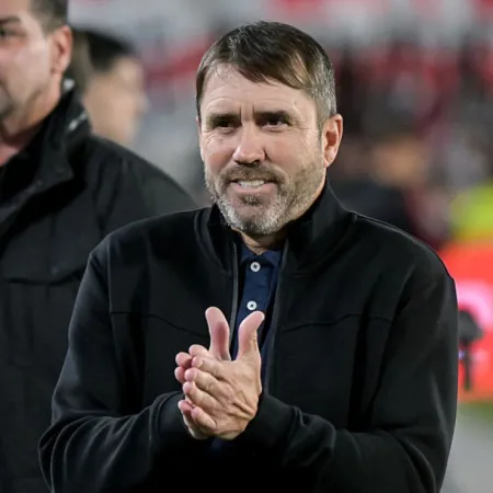 Coudet fue silbado en el Monumental: qué dijo en la conferencia de prensa