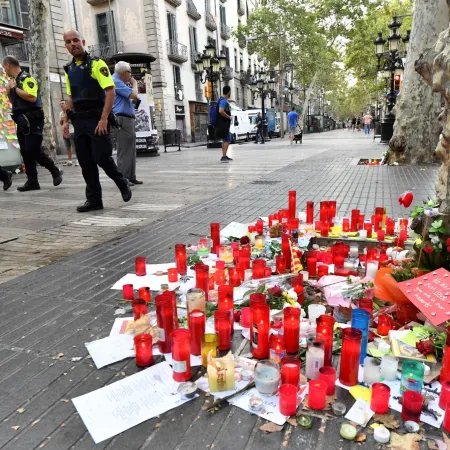 España recuerda los atentados de Barcelona y Cambrils nueve años después