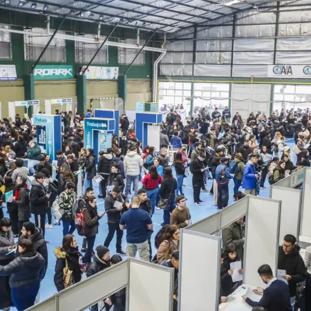 Más de 3.500 vecinos buscaron empleo en Caballito: qué perfiles pidieron las empresas