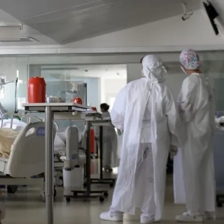 CDC detecta crecimiento de COVID en los 50 estados, aunque la actividad general sigue baja