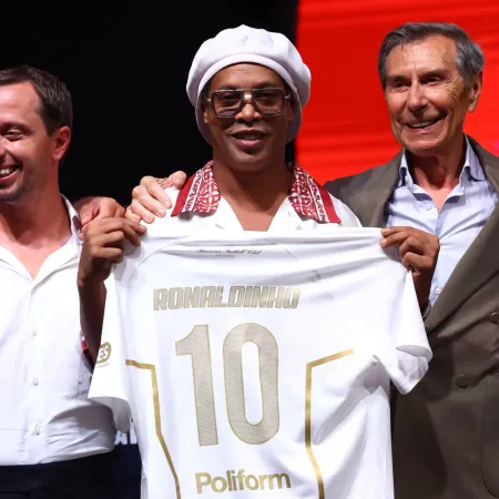 ¿Dónde jugará Ronaldinho? El brasileño vuelve al fútbol profesional tras 11 años