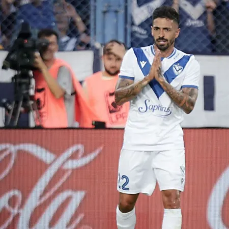 Manu Lanzini pisa el Monumental otra vez, ahora con la camiseta de Vélez