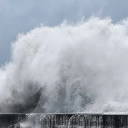 Saudel se aleja de las Marianas tras rozar Agrihan con vientos de 193 km/h