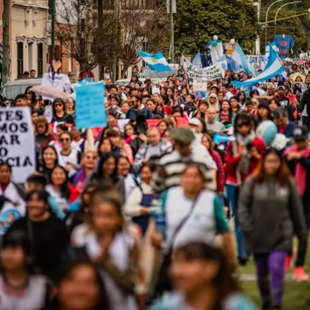 Docentes bonaerenses anunciaron una movilización a La Plata y un paro provincial