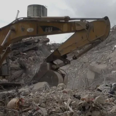 Venezuela convertirá escombros del terremoto en bloques para reconstruir La Guaira