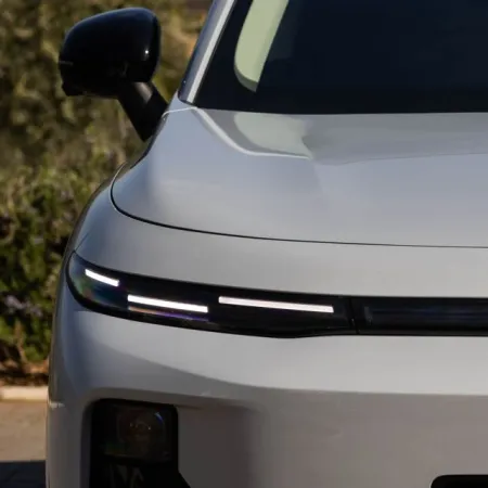 China revisa 4,3 millones de autos por sus puertas: Tesla concentra casi 3 millones