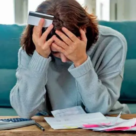 Tiene 22 años y su deuda pasó de $6 a $40 millones: “Sentí que me había arruinado la vida”