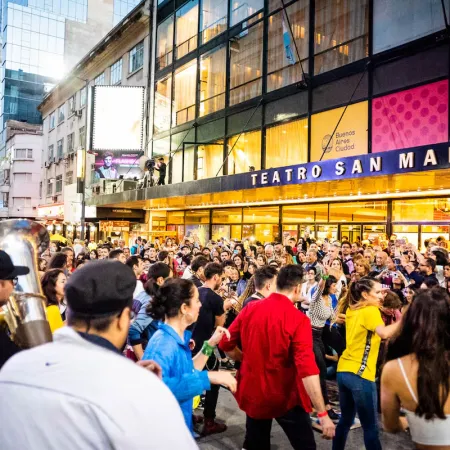 Cómo obtener entradas a mitad de precio para las mejores obras de Calle Corrientes