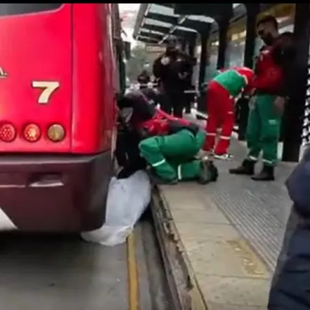 Siniestro vial en Colegiales: una jubilada murió arrollada en el Metrobús Cabildo