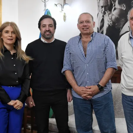 Kreplak fue al Senado de PBA y lo cruzaron por IOMA en medio de la protesta