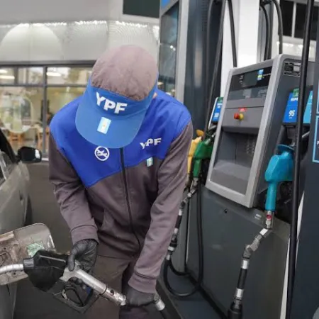 El consumo de combustible profundizó su caída en julio: ¿qué factores lo explican?
