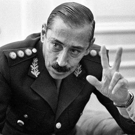 ¿Una foto de Videla circulando por la Cámara de Diputados en plena sesión?