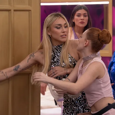 ¿Piñas y sanción en Gran Hermano Generación Dorada entre Campanita y Danelik?