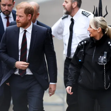 Harry vuelve al Reino Unido y reabre la batalla por la seguridad de su familia