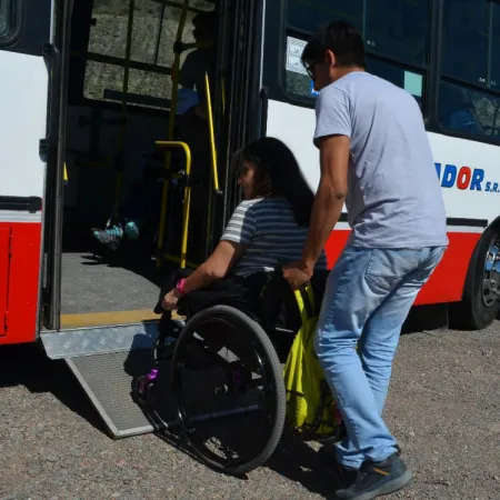 Viajar con discapacidad: el pedido urgente por boletos, rampas y asientos