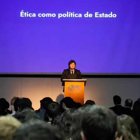 Francotiradores, perros y vallas: el operativo para una charla de Milei ante estudiantes